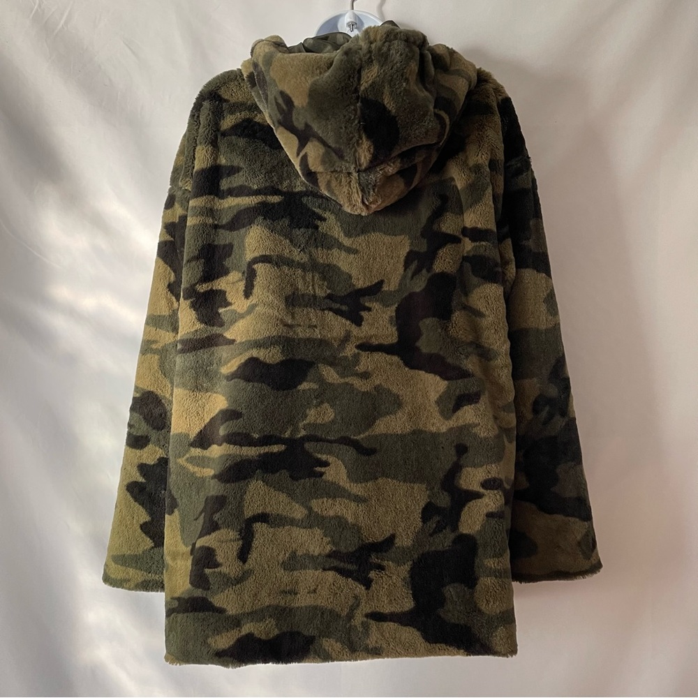 Wild honey fuzzy camo jacket size L. - Picture 3 of 9